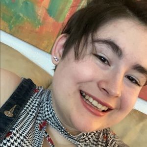 Meet your Posher, Laura